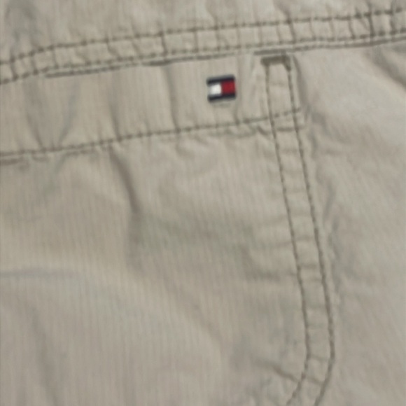 Tommy Hilfiger 2010s Khaki Shorts, low rise , 2 - Picture 4 of 7